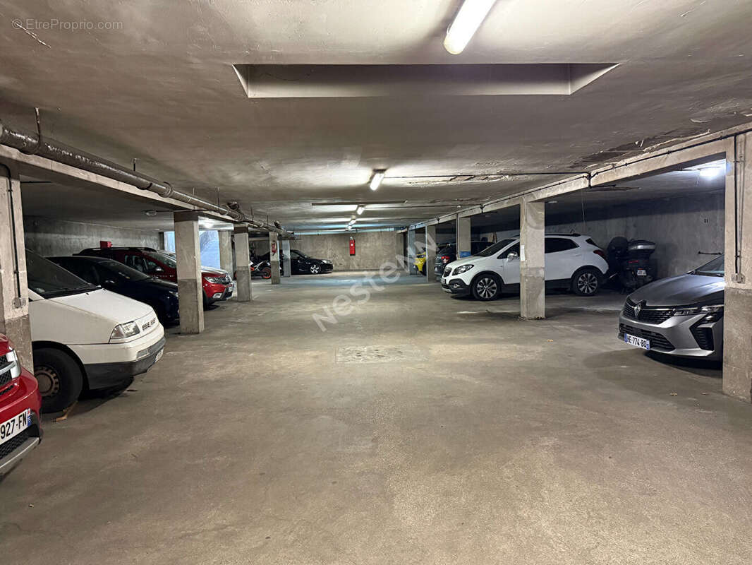 Ideal investisseur ensemble de 10 box et 20 places de parking sur montreuil, quartier croix de chavaux ,  a vendre 10 boxes et 2 - photo 3