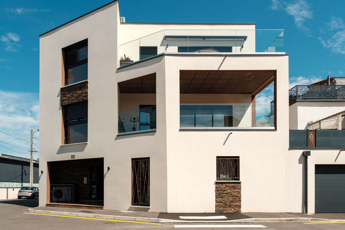 Appartement à SAINT-PRIEST-EN-JAREZ