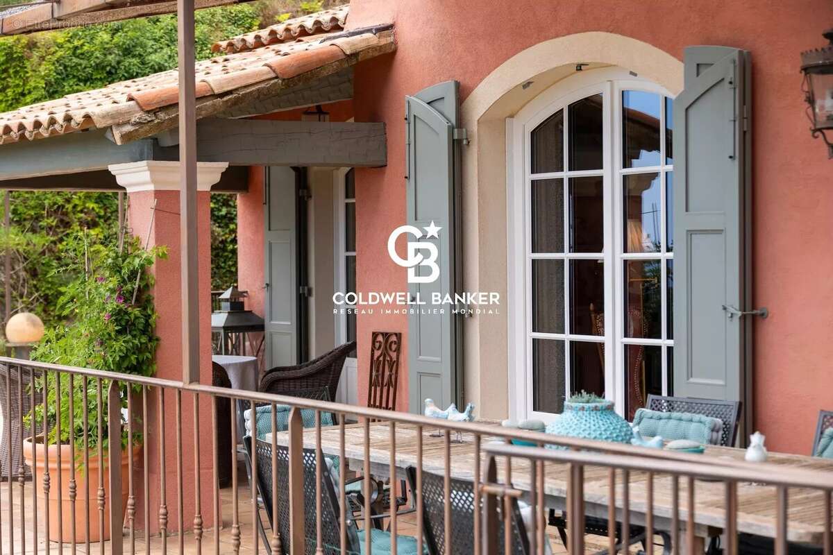 Confort, vue & authenticité et seulement 25 minutes de ST TROPEZ - photo 58