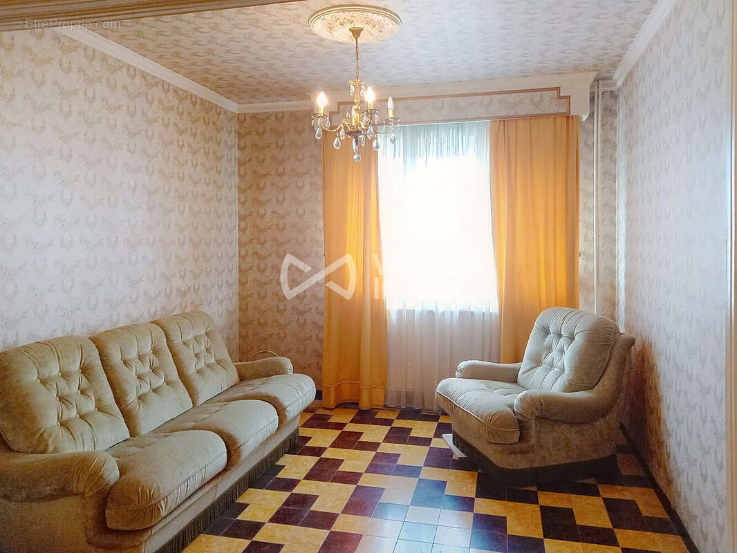 Maison à AVESNES-SUR-HELPE