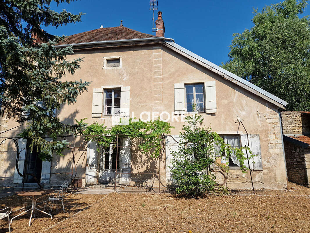 Maison à DAMPIERRE-SUR-SALON