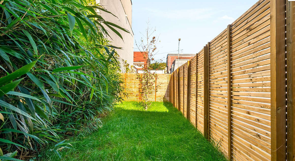 Autre à SAINT-MAUR-DES-FOSSES