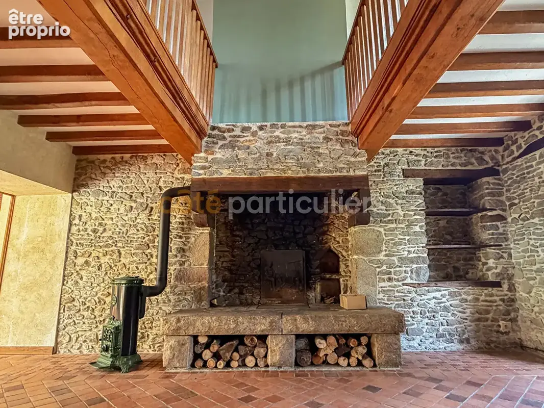 Maison en pierre de caractère avec 5 000m2 de terrain - photo 7