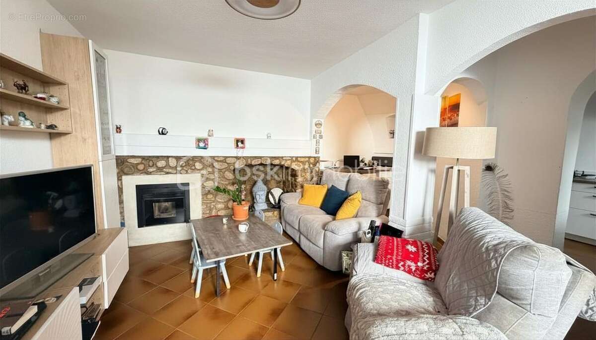 Maison à PEZILLA-LA-RIVIERE