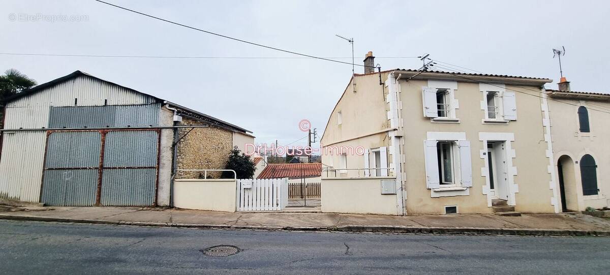 Maison à MAREUIL-SUR-LAY-DISSAIS