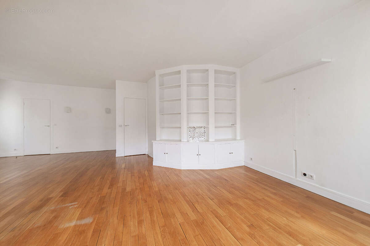 Appartement à NEUILLY-SUR-SEINE