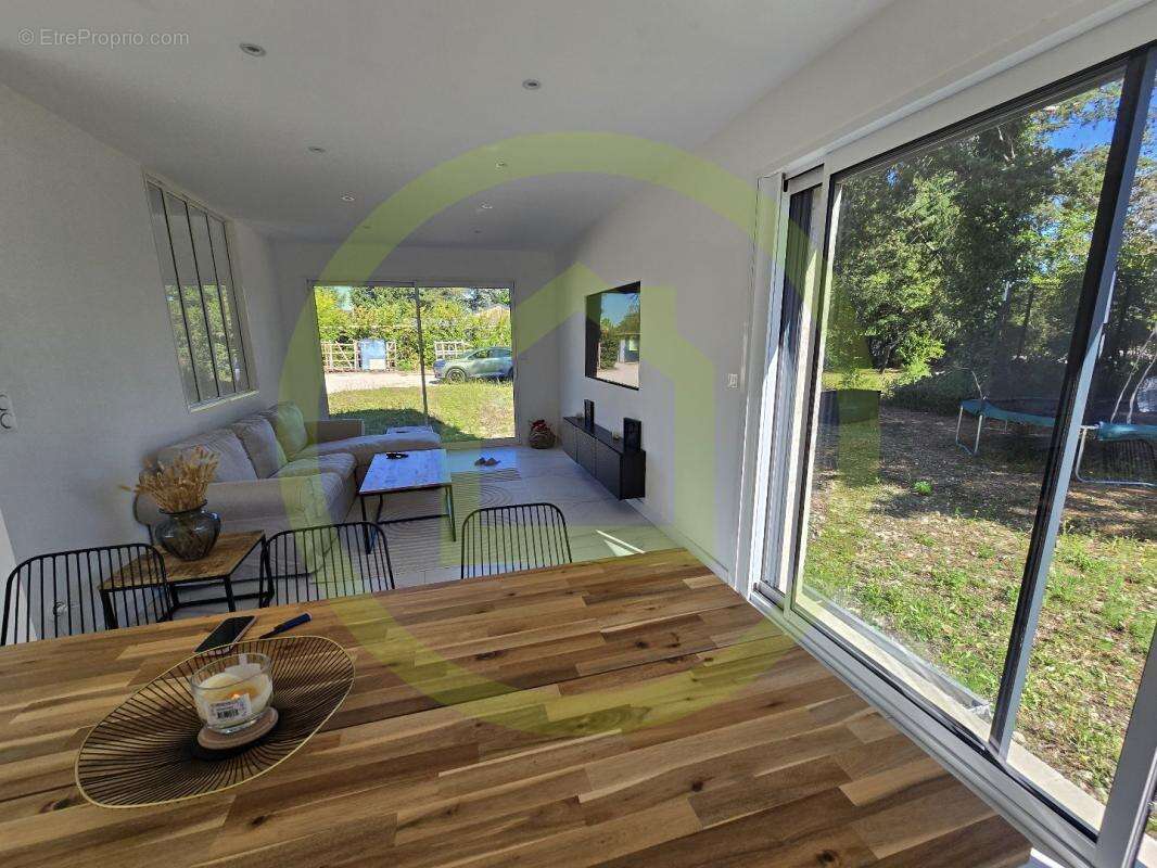 Maison à SAINT-PRYVE-SAINT-MESMIN