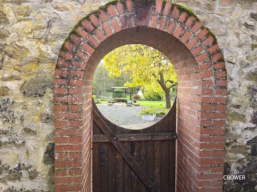 Maison à LUSSAC-LES-EGLISES