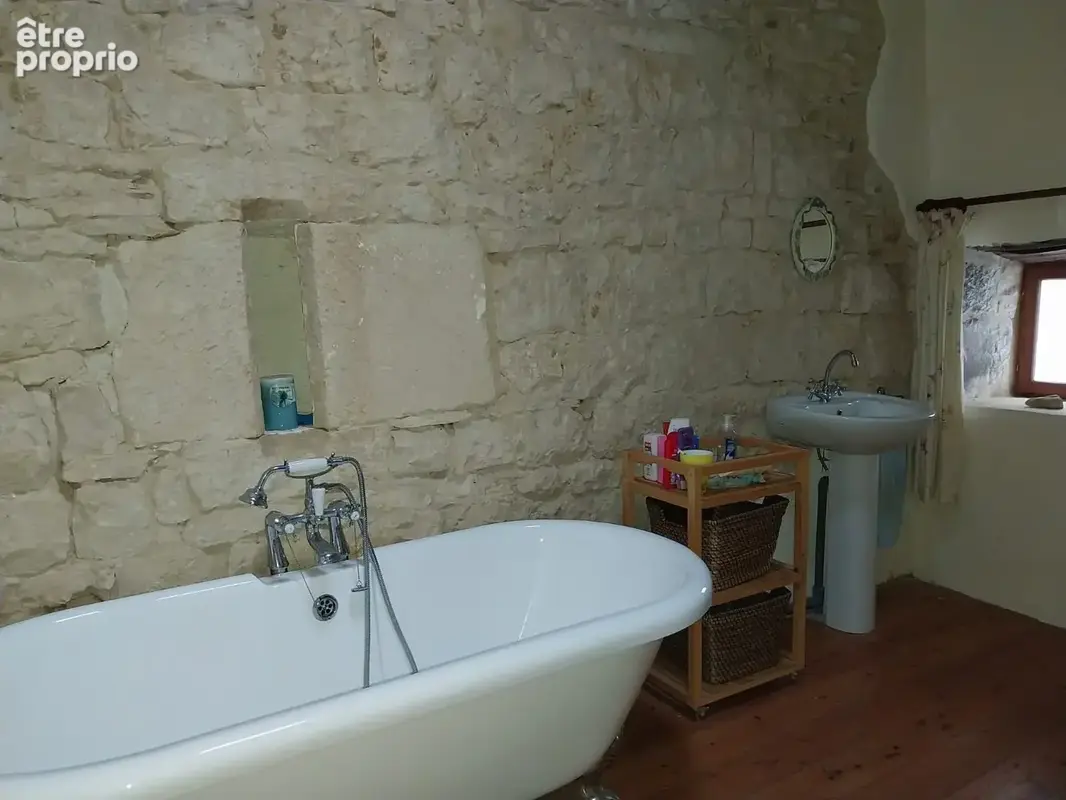Jolie maison de Campagne, pierres app.; 3 Chambres; 150m2 hab à finir de rénover; Jardin clos; terrain de 669m - photo 11