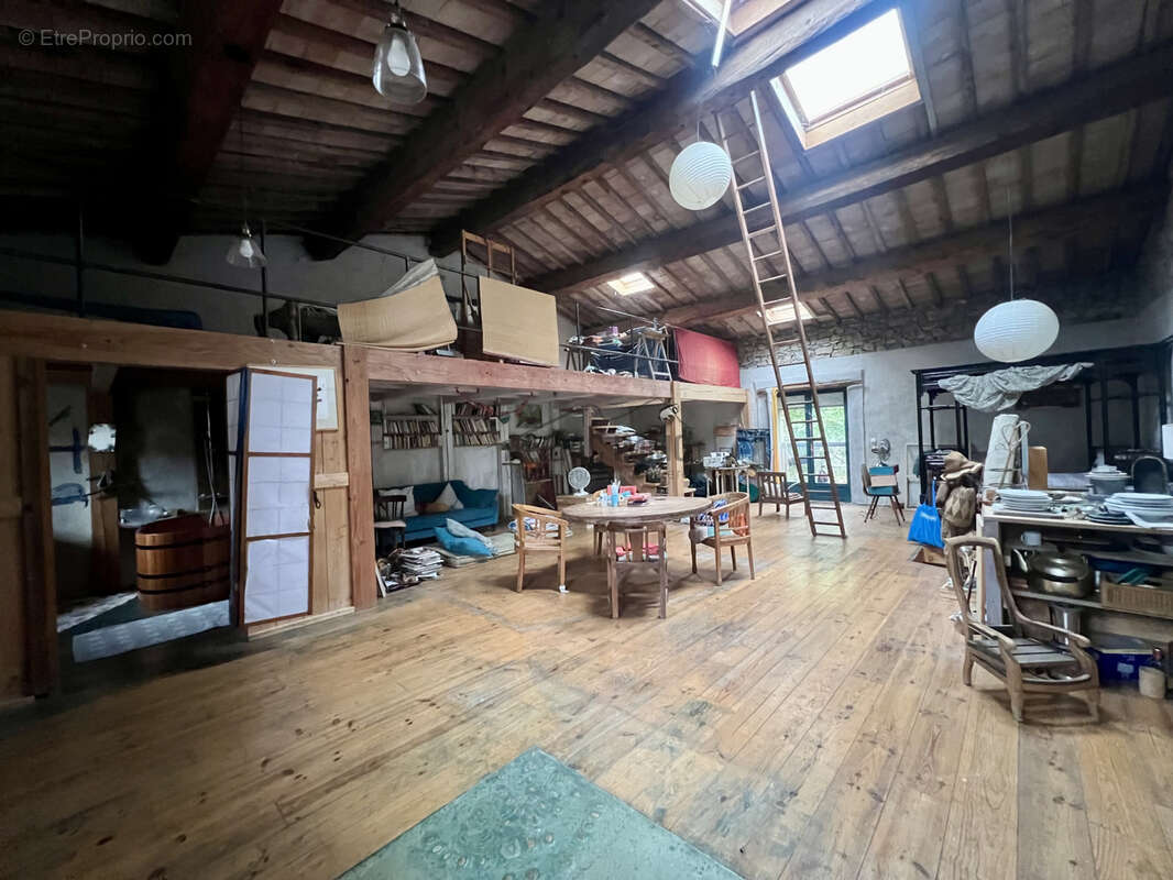 Ancienne remise aménagée type loft à fort potentiel - photo 14