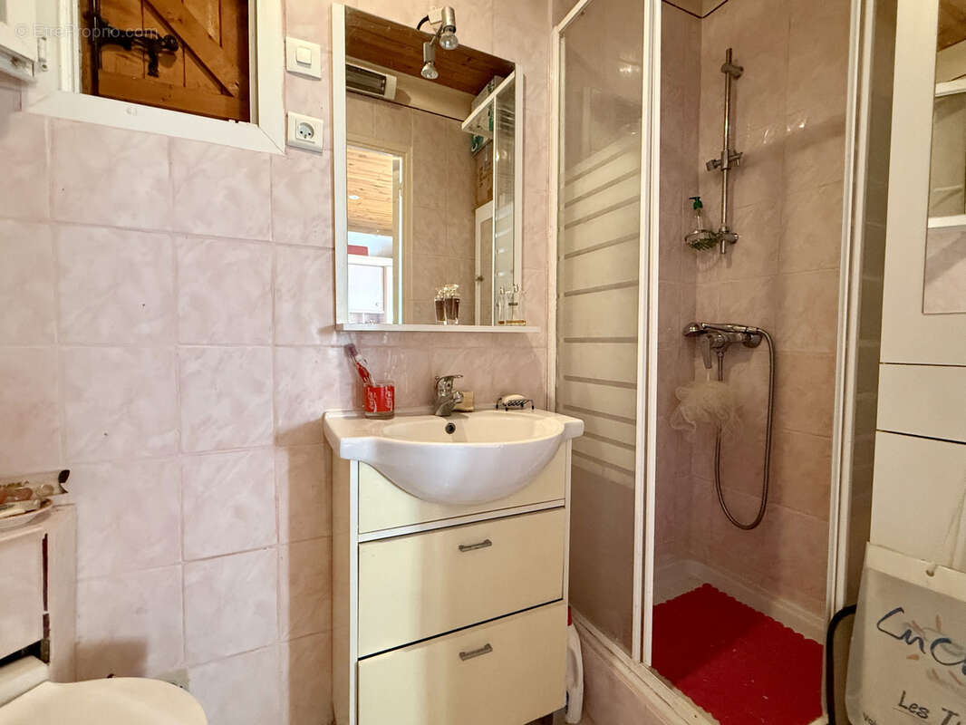 Maison à SAINTE-FOY-DE-PEYROLIERES