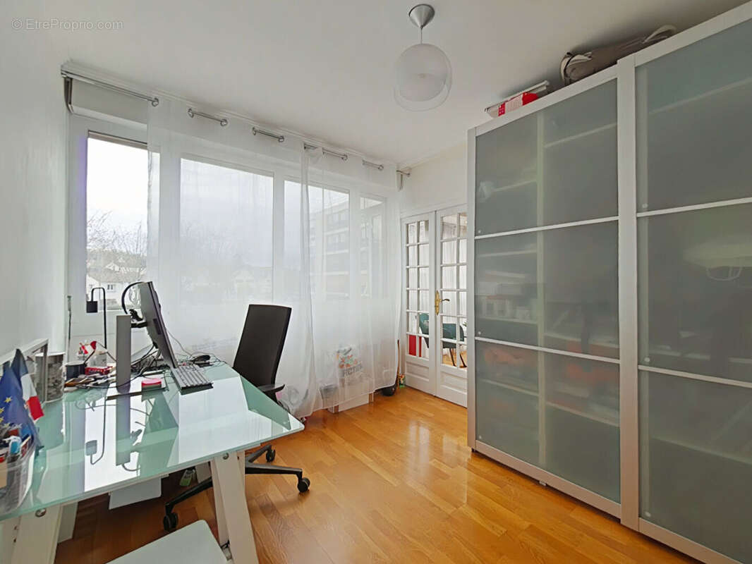 Appartement à FONTENAY-LE-FLEURY