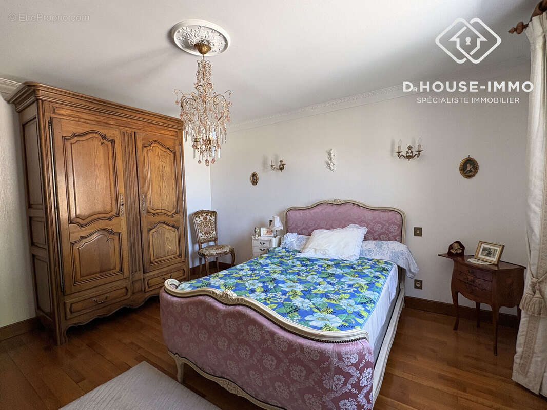 Maison 145 m² à Saint-Martial-De-Valette  - photo 8