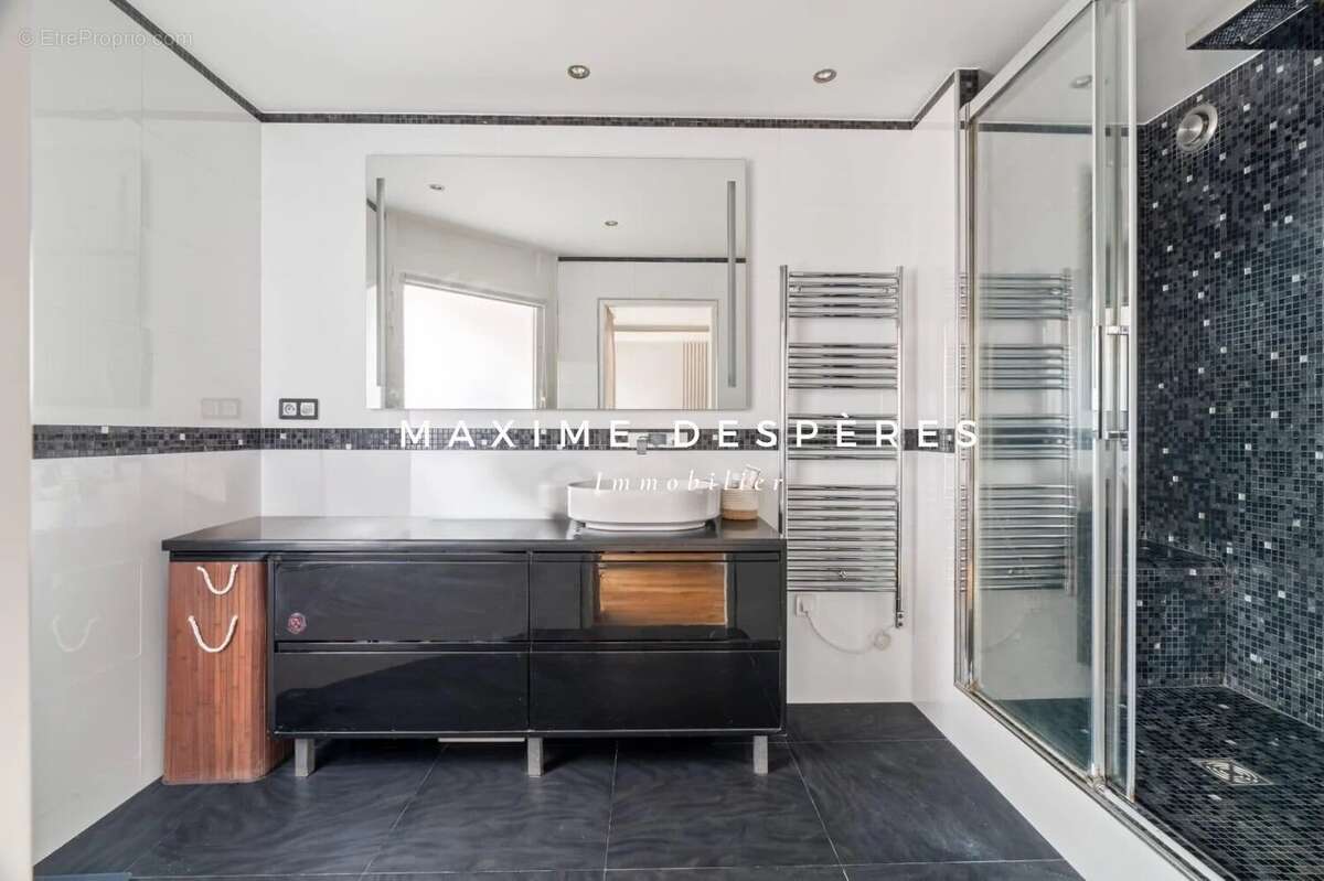 Appartement à LEVALLOIS-PERRET