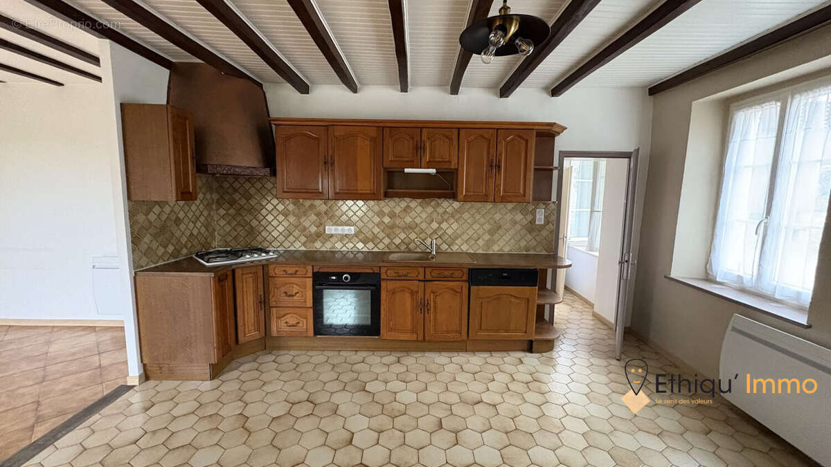 Maison à LIGNOL-LE-CHATEAU