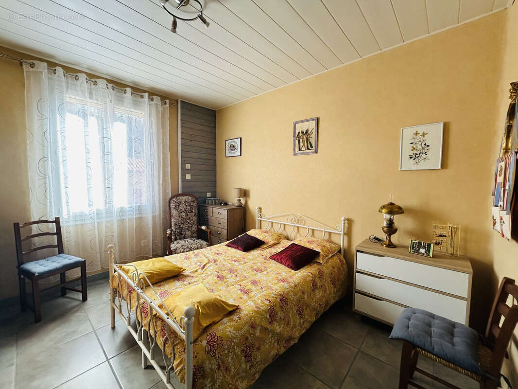 Maison à SAINT-LAURENT-DE-CERDANS