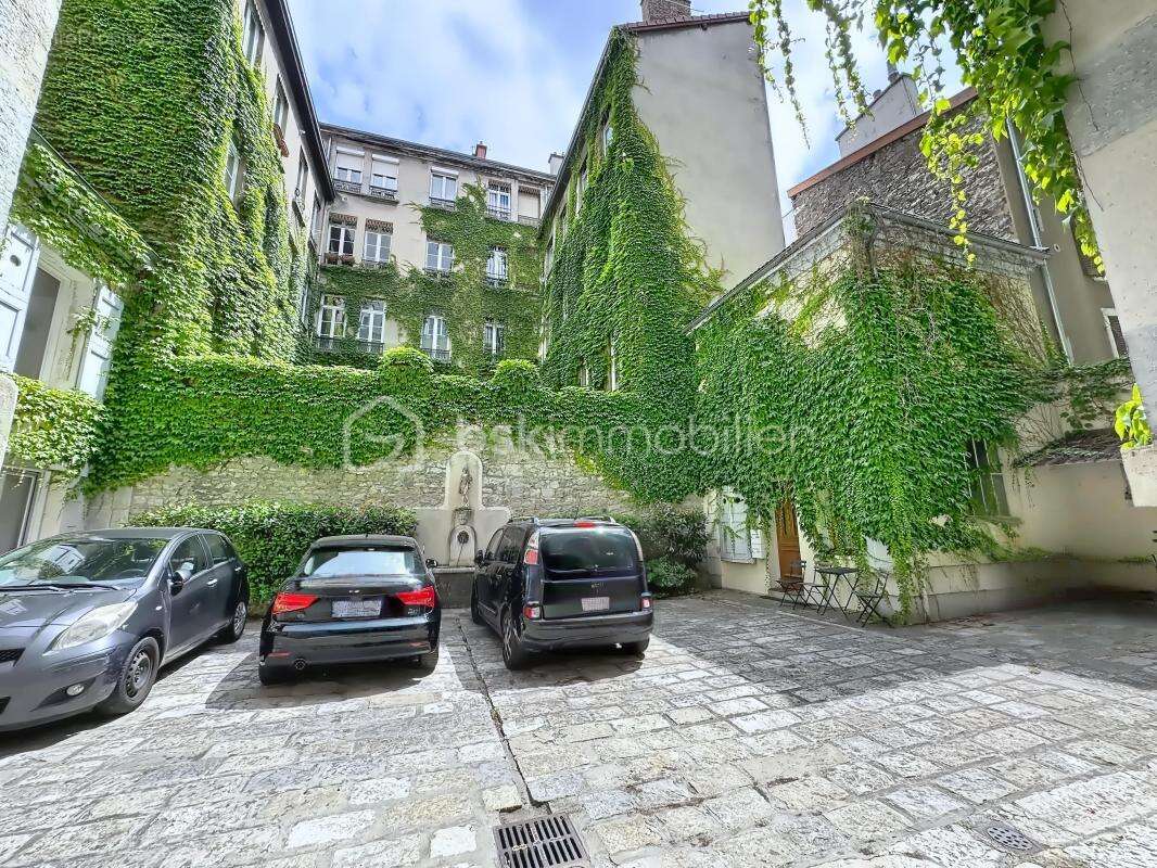 Appartement T5 de caractère – 135 m² Carrez / 150 m² utiles – Dernier étage avec ascenseur - photo 2