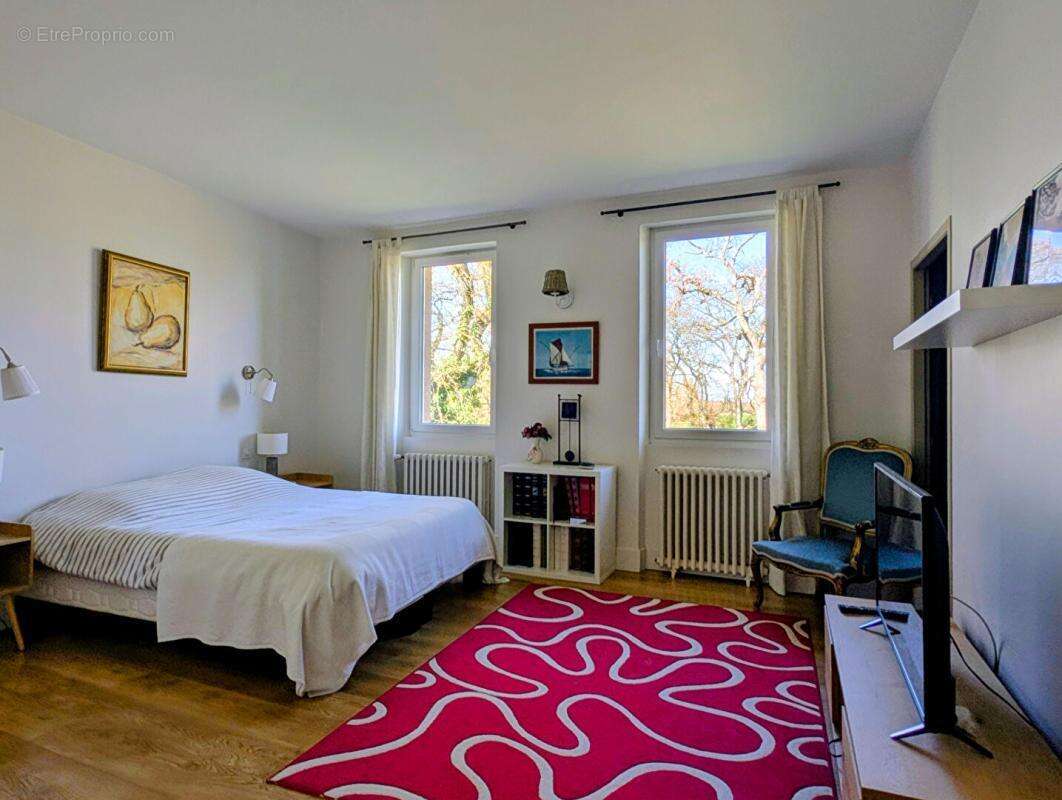 Demeure du 18ème de 289 m² avec piscine et dépendances sur terrain de 3 hectares - photo 10