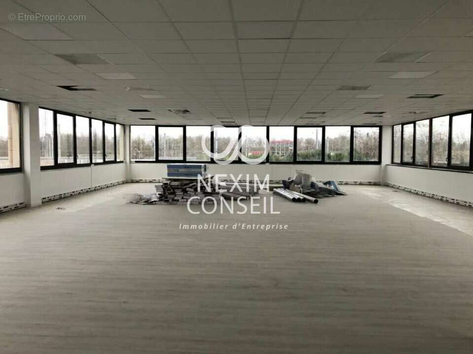 Commerce à GENNEVILLIERS