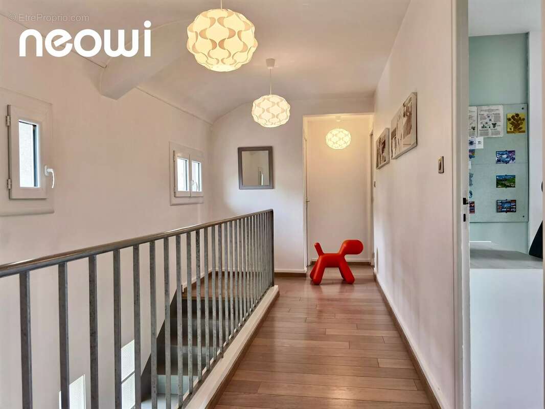 Grande maison familiale de 207 m² à Aurillac - photo 6