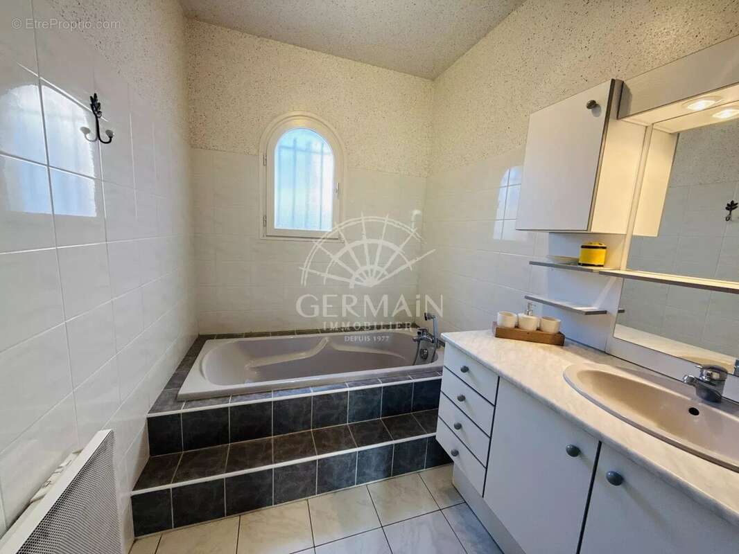 Maison à L&#039;ISLE-SUR-LA-SORGUE