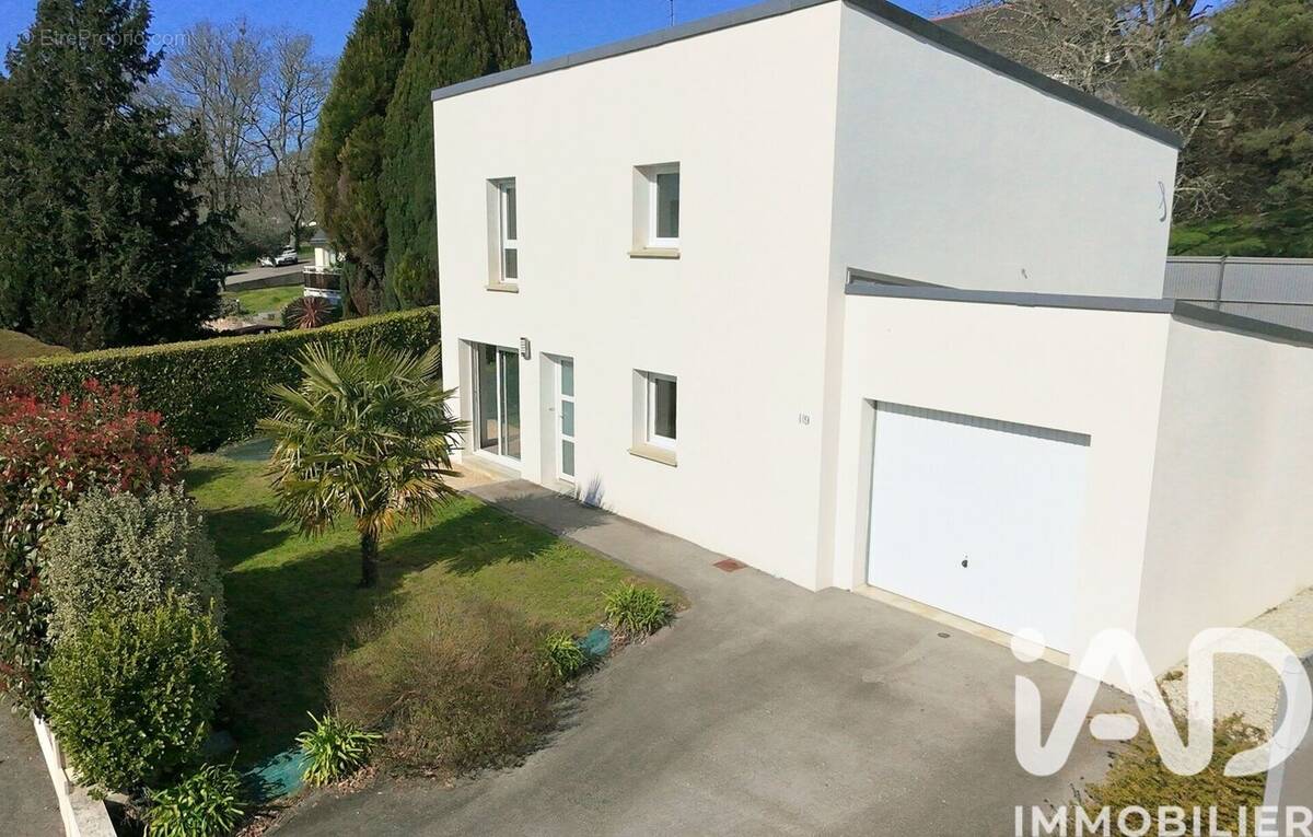 Photo 1 - Maison à SAINT-AVE