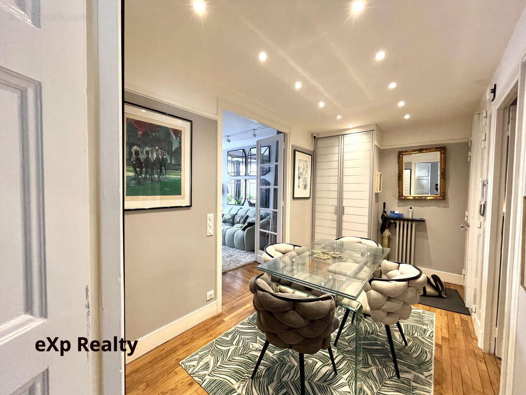 Appartement à PARIS-16E