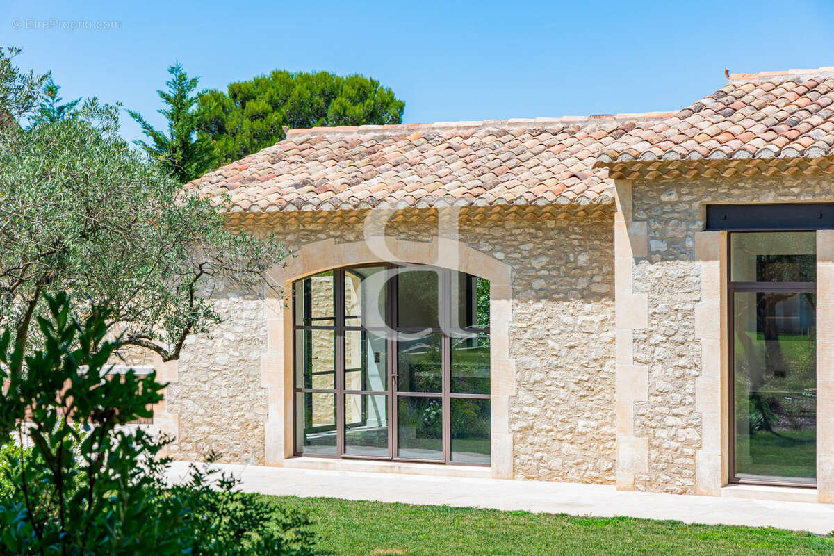 Maison 6 pièces 342 m² à vendre à Eygalieres (13810) - photo 8