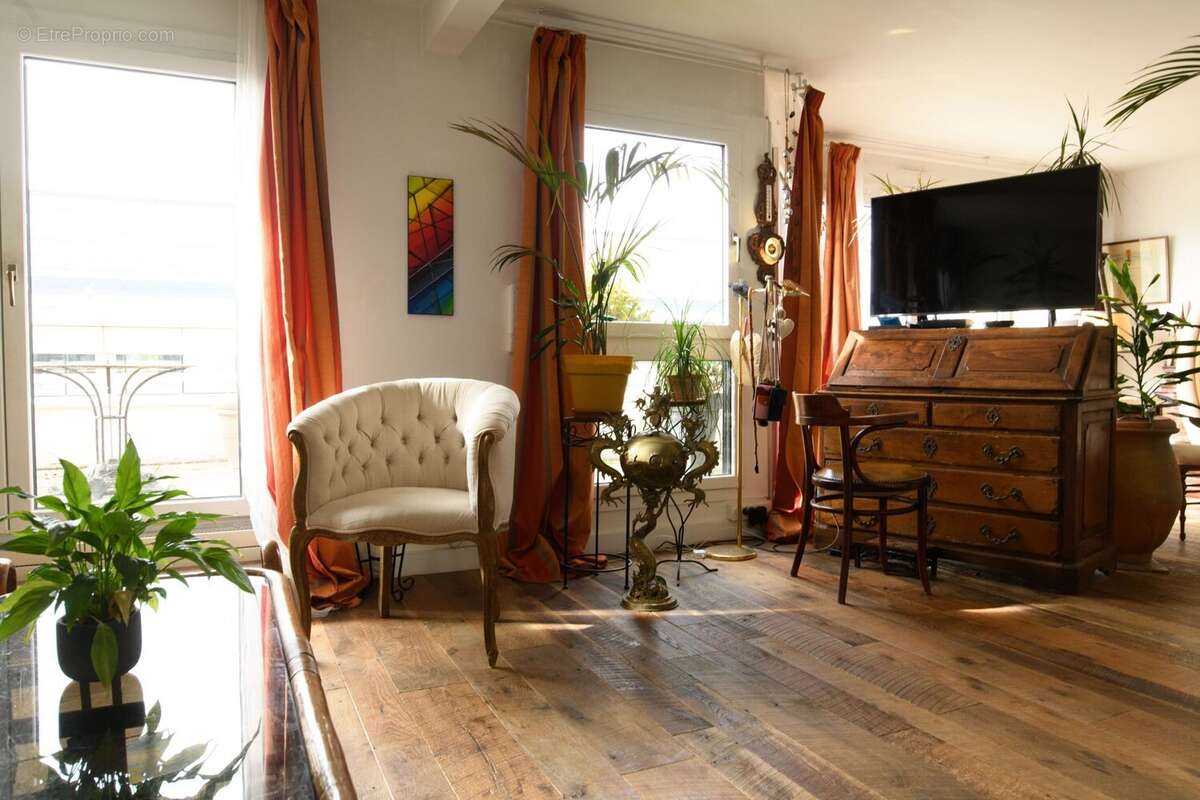 Appartement à LEVALLOIS-PERRET
