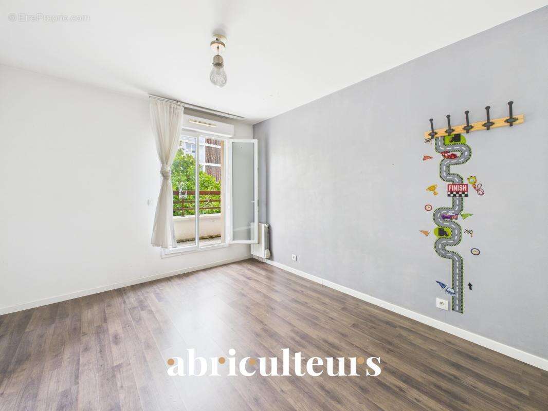 Splendide Appartement de 128.0 m² dans une résidence récente et sécurisée en vente à Villeneuve-la-Garenne  (92390) - photo 7