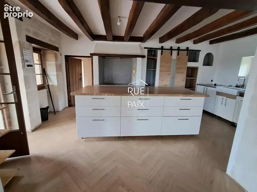 Maison familiale avec dépendances à Dangé-Saint-Romain - photo 4