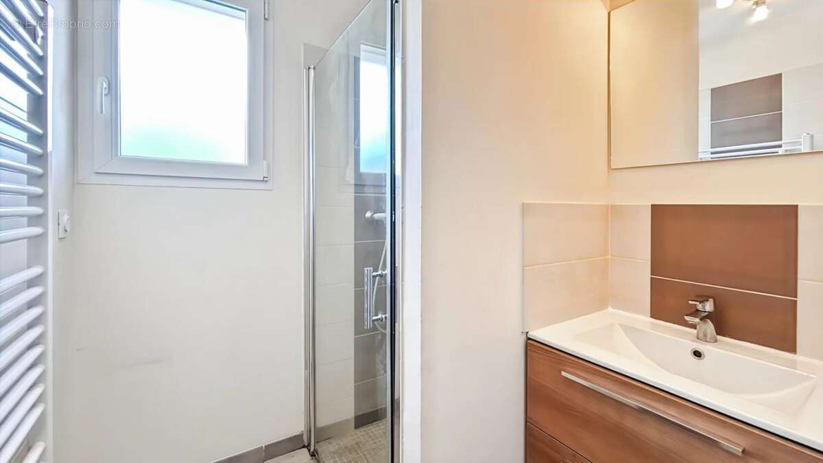 Maison à POUILLEY-LES-VIGNES