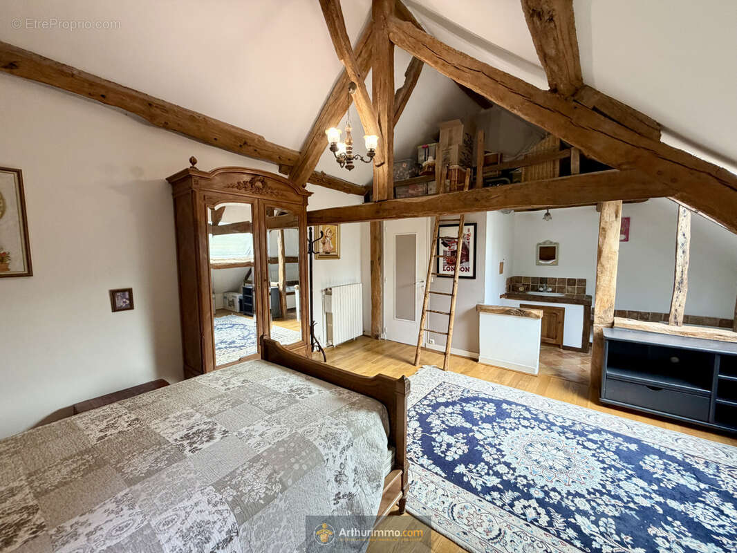 Maison à CRECY-LA-CHAPELLE