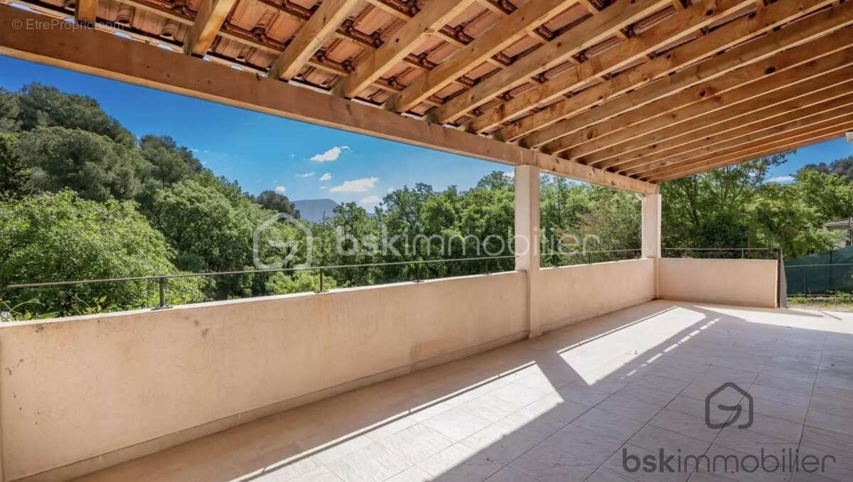 Maison à CARROS