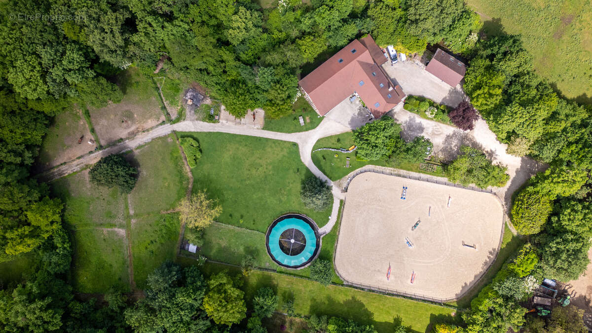Maison à SAINT-GENIS-POUILLY