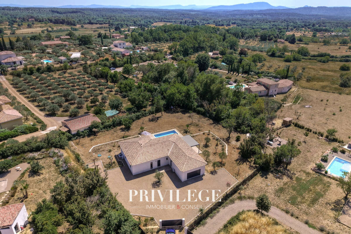 Aups — Exclusivité — Maison neuve avec piscine, prestations soignées et potentiel d’évolution - photo 5