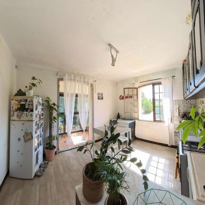 Maison 205 m² à Robion  - photo 7