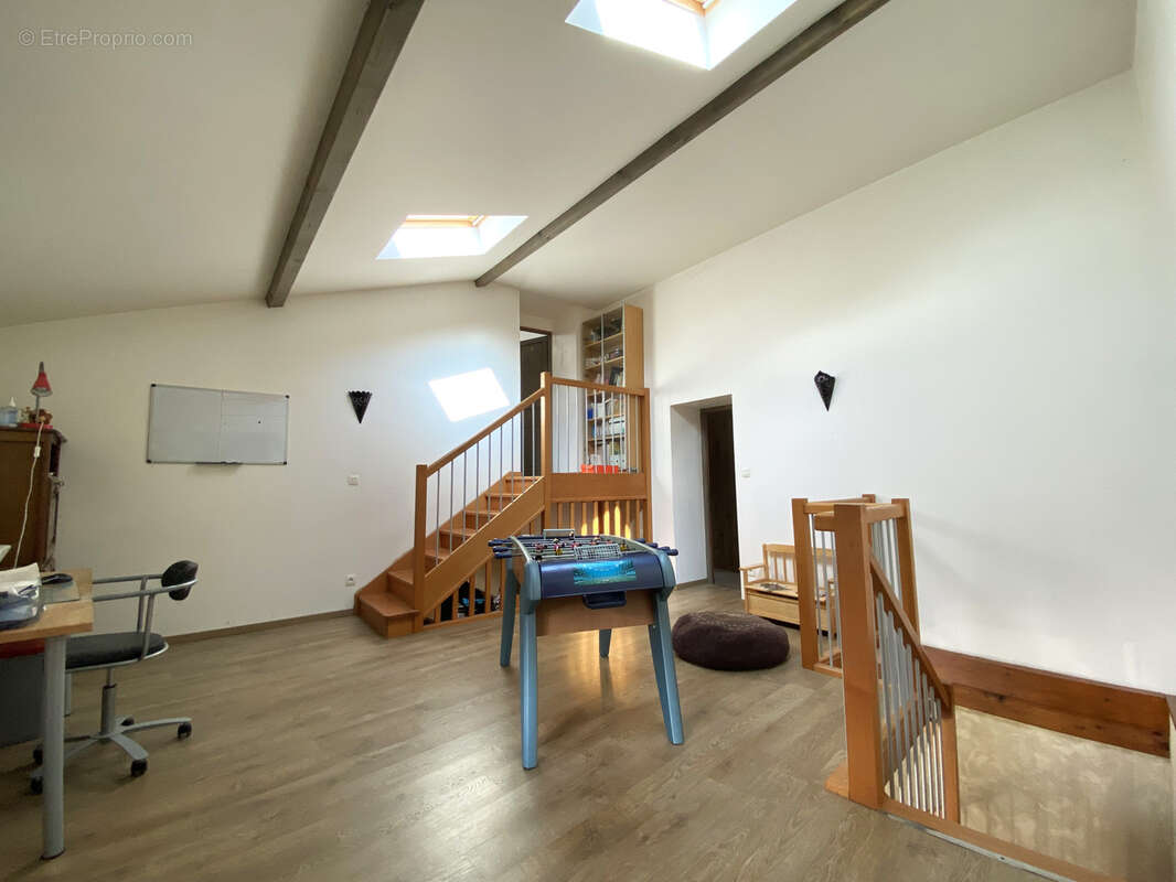 Maison à MONTROMANT