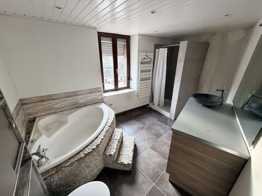 Maison à THIAUCOURT-REGNIEVILLE