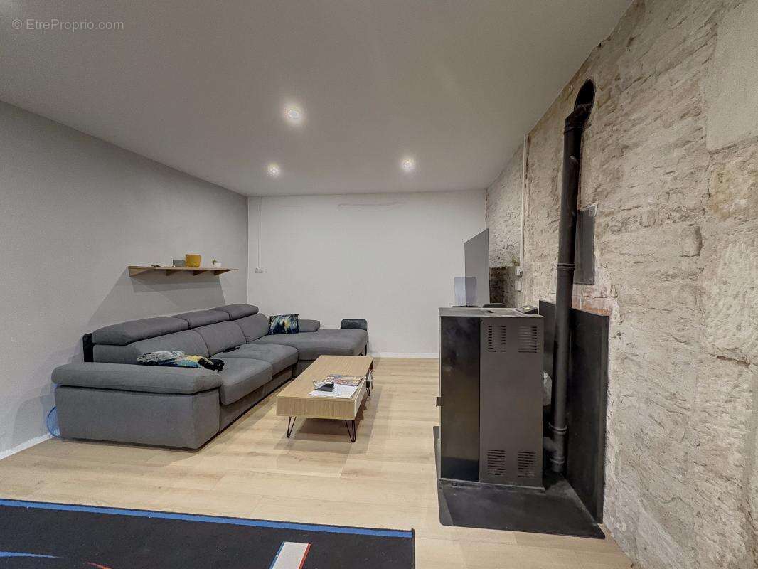 Maison à VILLECOMTE