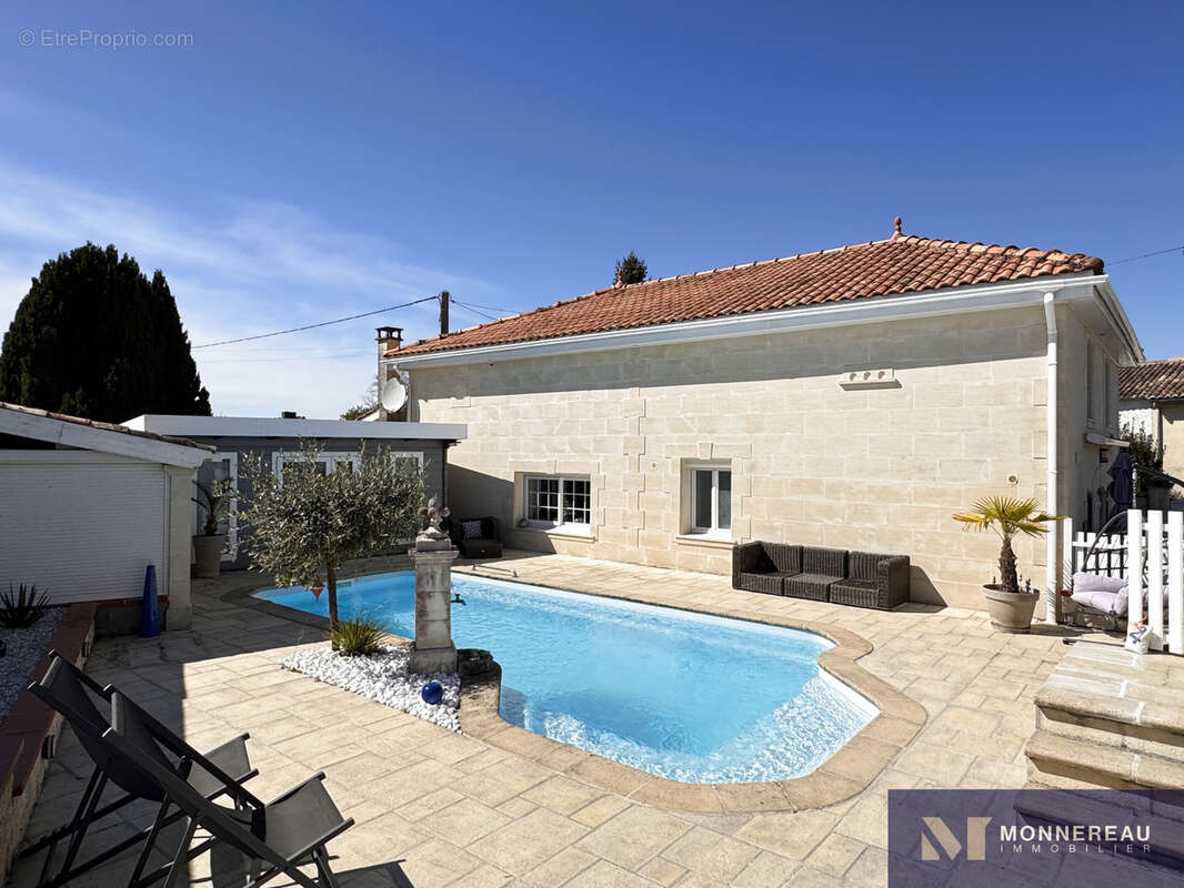 Maison à BAIGNES-SAINTE-RADEGONDE