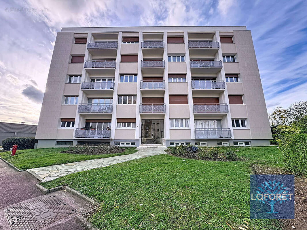 Appartement à CHILLY-MAZARIN