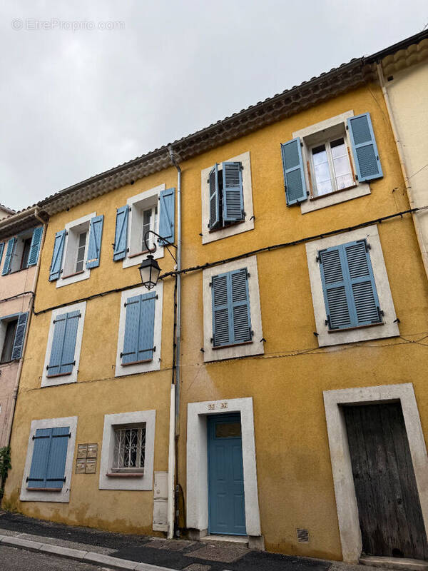 Appartement à MEOUNES-LES-MONTRIEUX