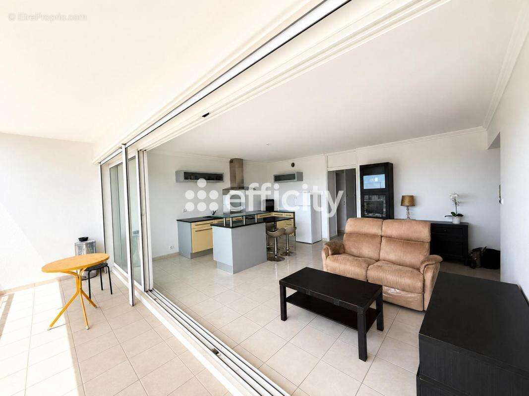 Appartement à MAUGUIO