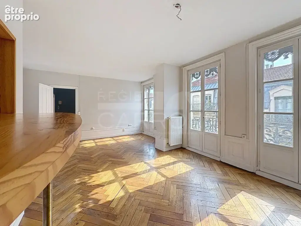 Lyon 2 / jacobin - rue gasparin t3 57m² dernier etage balcon 345000€ - photo 3