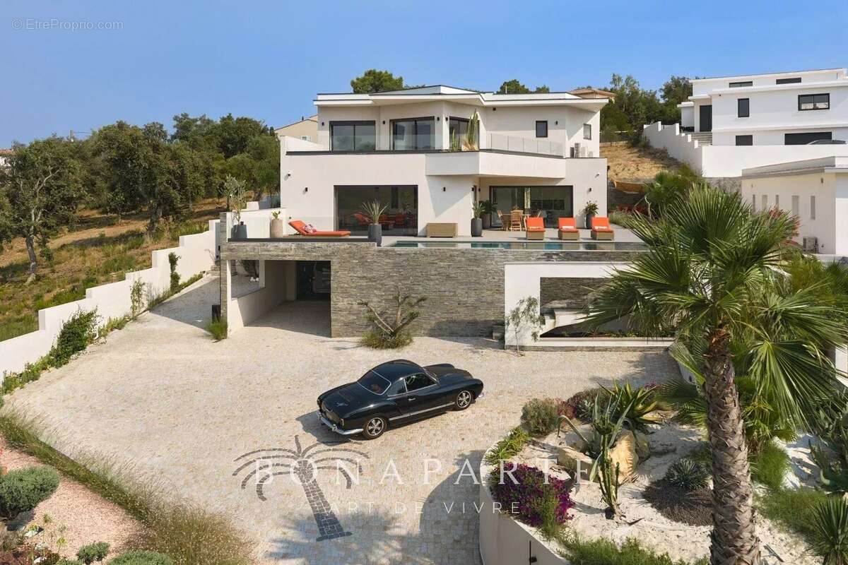 Saint-aygulf exclusivite : villa contemporaine neuve – position dominante – vue sur la forêt - photo 15