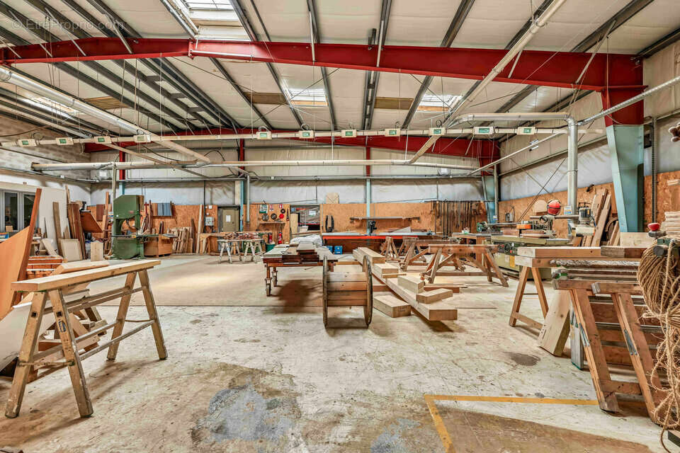 1310 m² à Thorigny-Sur-Marne  - photo 4