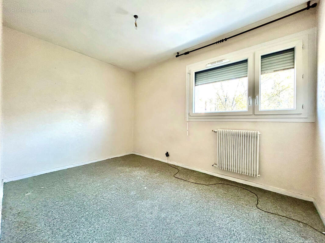 GRENOBLE - T4 de 80m2 à rénover avec un grand balcon - photo 8
