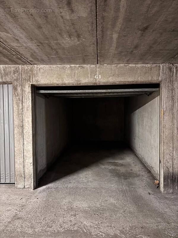 Parking à LYON-8E