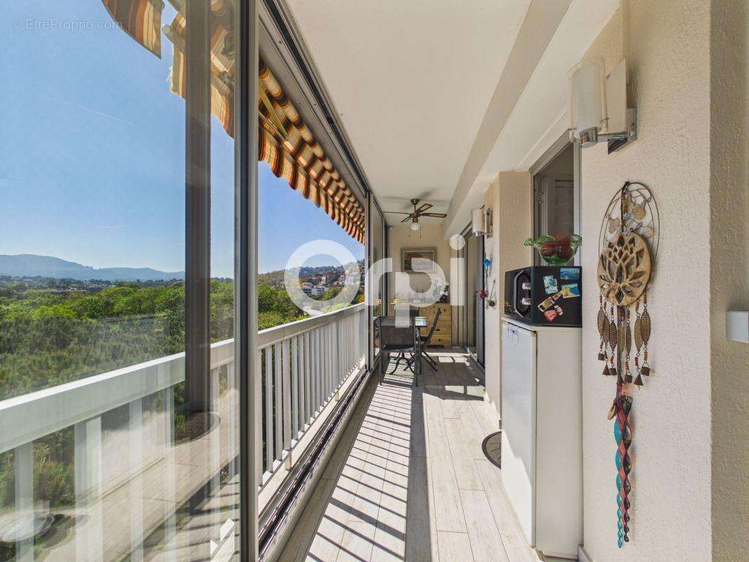 Dernier etage - vue degagee - lumineux - terrasse - parking - cave - photo 4